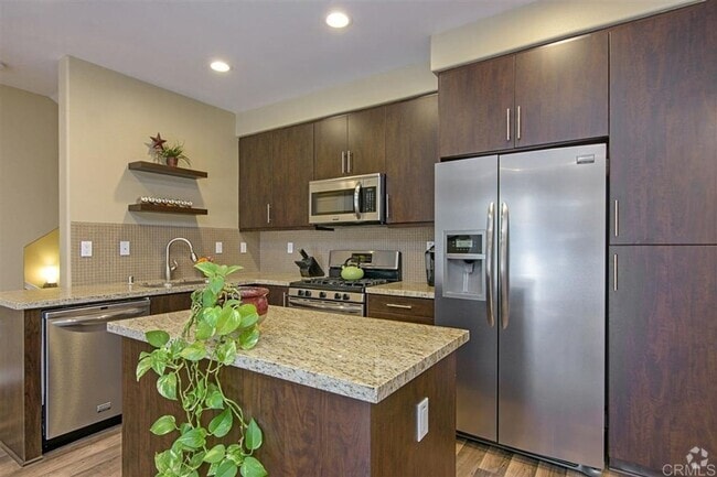 Building Photo - Spacious 2 Bedroom + Office/Den Townhome i...