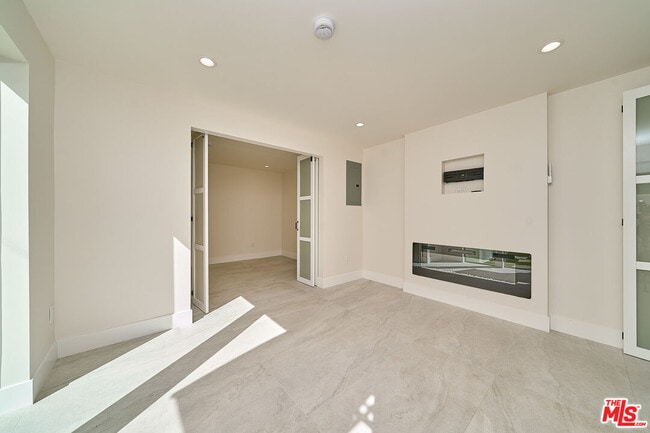Photo - 2938 Mary St Unit A