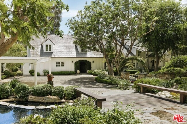 Photo - 6825 Zumirez Dr