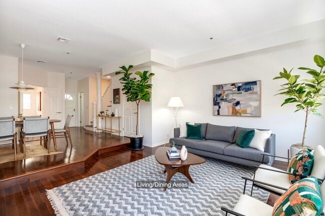 Building Photo - 850 N Poinsettia Pl