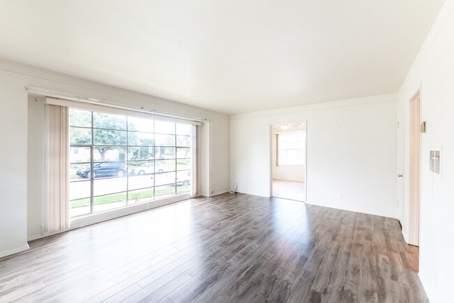 Photo - 5955 La Tijera Blvd