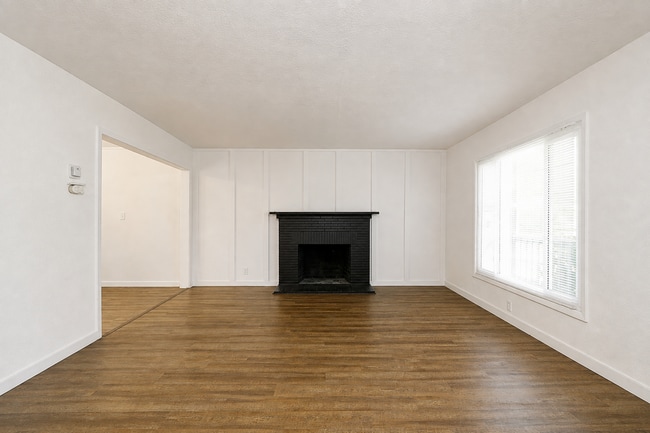 Photo - 15628 Esther St Unit 1