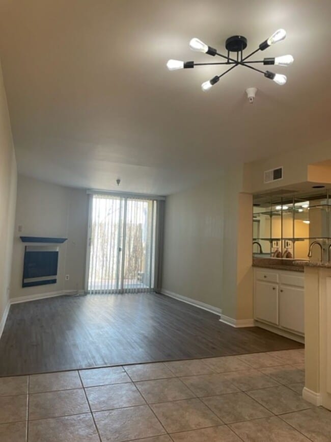 Photo - 1 Bedroom, 1 Bathroom North Hollywood Condominium for Lease! Unit 102