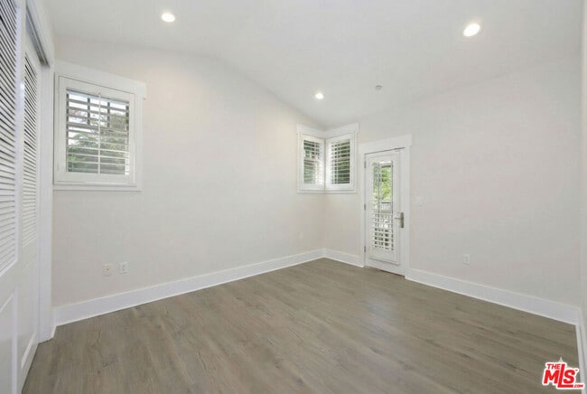 Photo - 2020 Holly Dr Unit 5