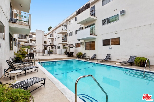 Building Photo - 960 Larrabee St Unit 214