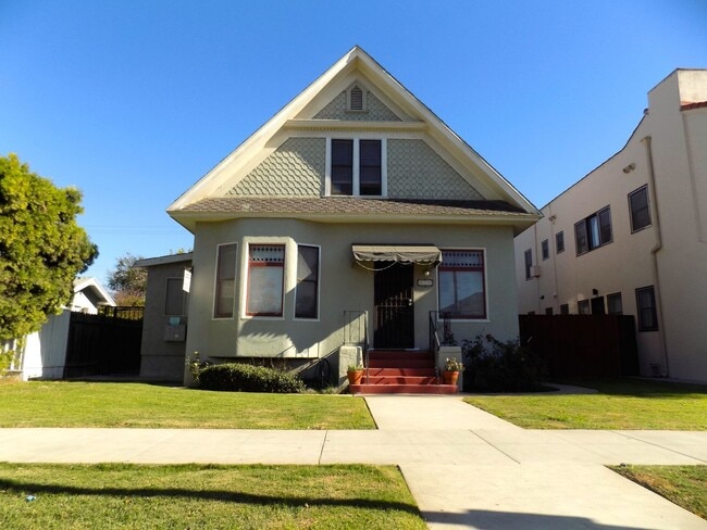 LARGE 2 BEDROOM 1 BATH UPSTAIRS UNIT WITH ... - LARGE 2 BEDROOM 1 BATH UPSTAIRS UNIT WITH ... Apartment Unit 828A