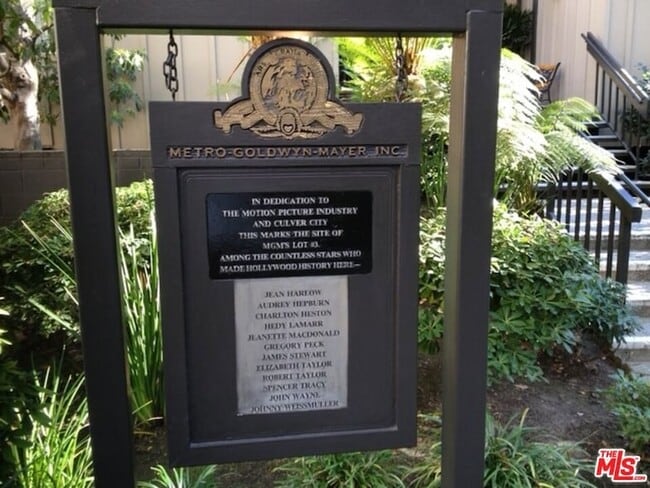 Building Photo - 1115 Raintree Cir