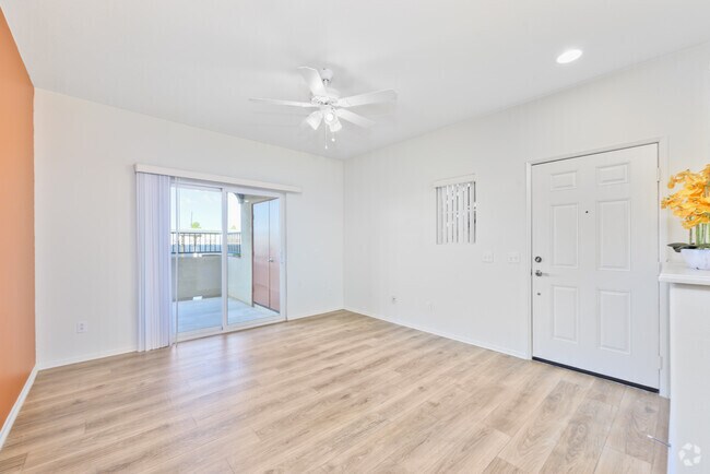 2BR, 2BA - 926SF - Living Room - La Mirage