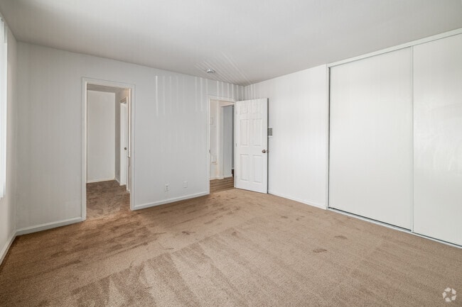1BR, 1BA - 720SF - Bedroom - Woodlake