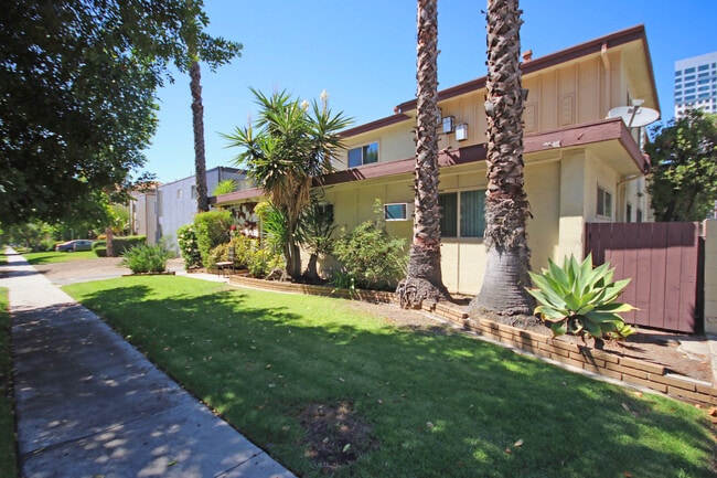 Building Photo - 317 Milford St