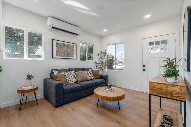 Photo - 3921 Delta St