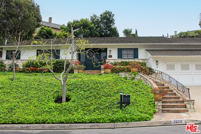 Photo - 1079 Marilyn Dr House