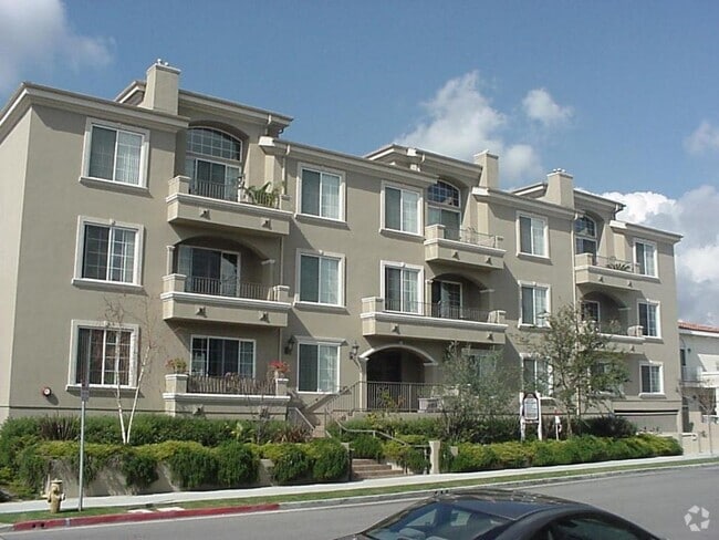 Building Photo - 1725 Butler Ave Rental