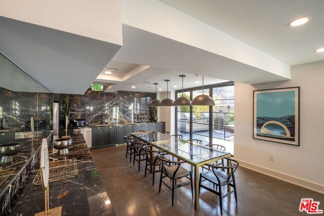 Photo - 727 W 7th St Unit 824