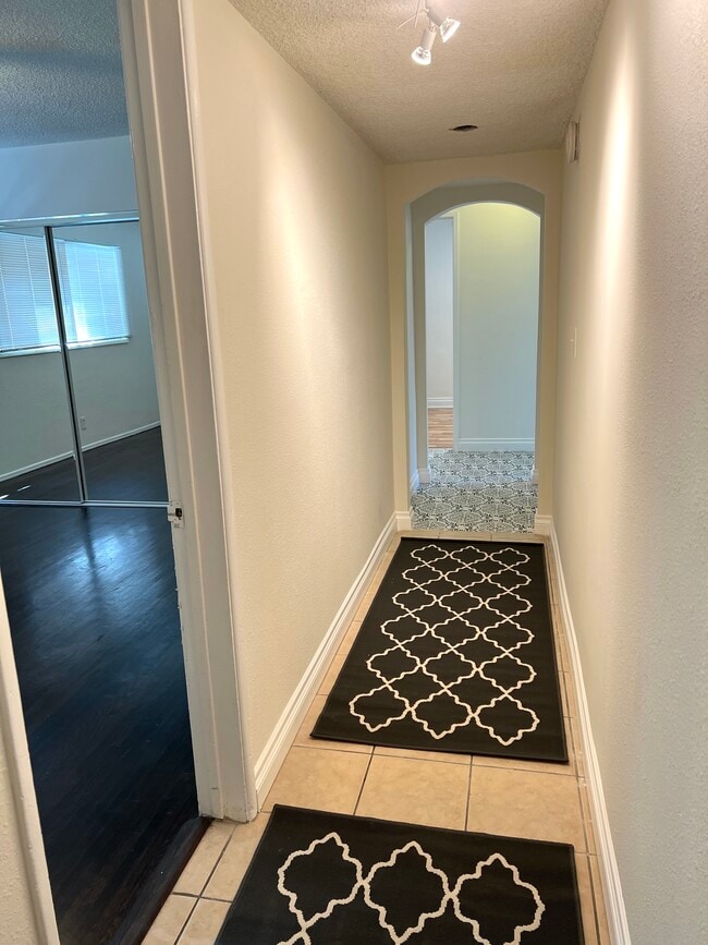 Photo - ERWIN Unit Apt#3