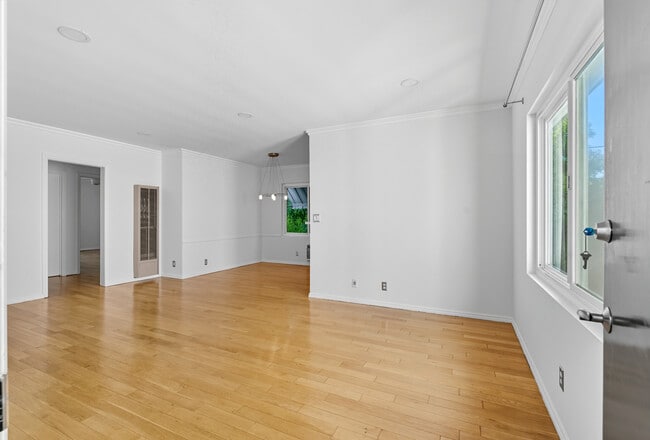 Photo - 1929 Tamarind Ave Unit 12