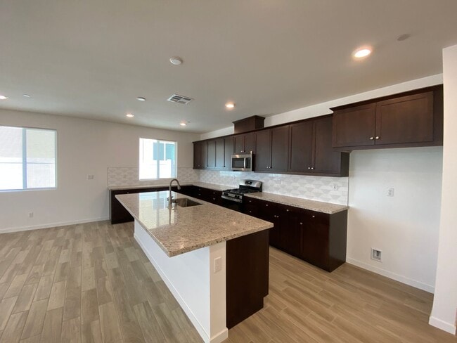 Building Photo - Beautiful Home with Solar