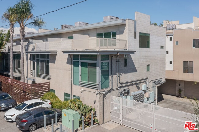 Photo - 717 Highland Ave