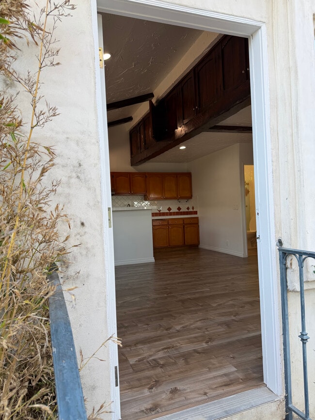 Photo - 12621 Victoria Ave