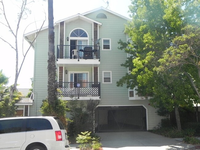 Building Photo - TRAFFICE CIRCLE- EASTSIDE LONG BEACH CONDO... Unit 303