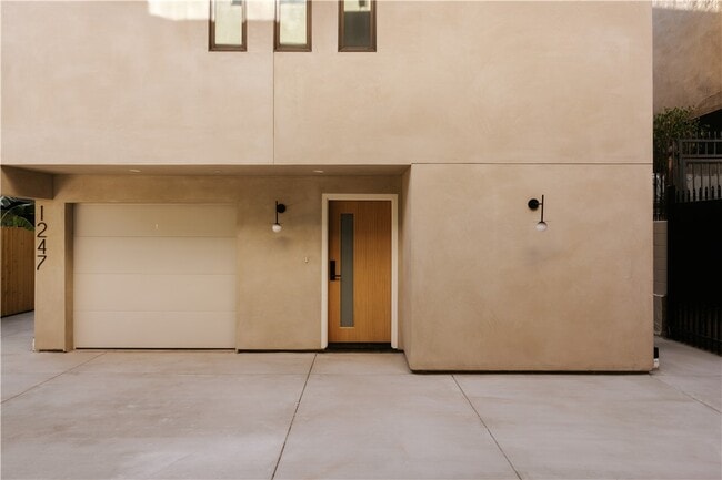 Photo - 1247 Seward St