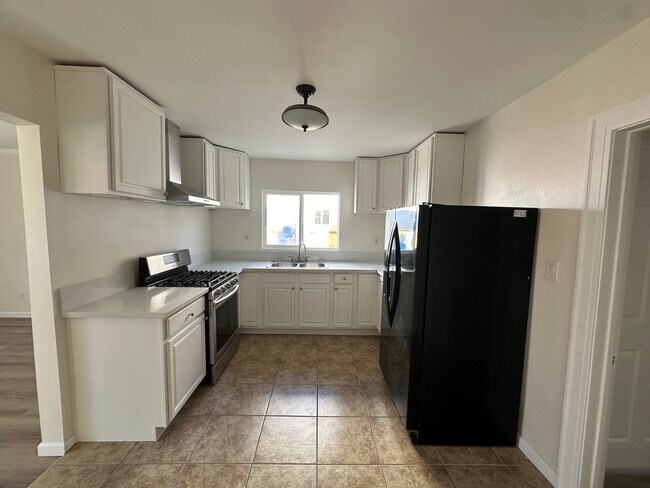 Photo - 624 W 49th St