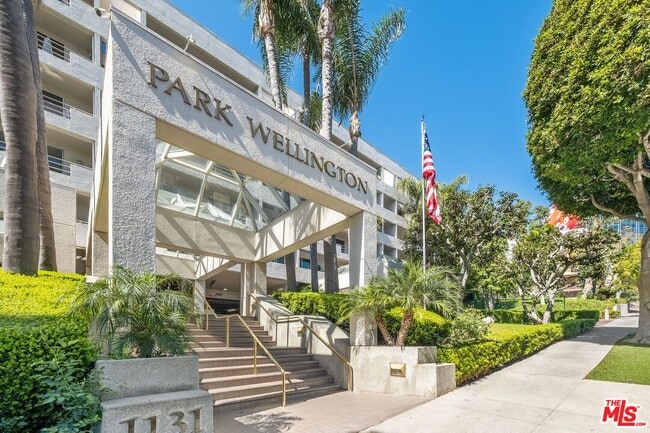 Building Photo - 1131 Alta Loma Rd Unit 106 Rental