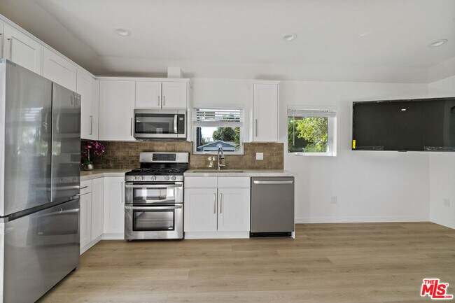 Photo - 22443 Schoolcraft St