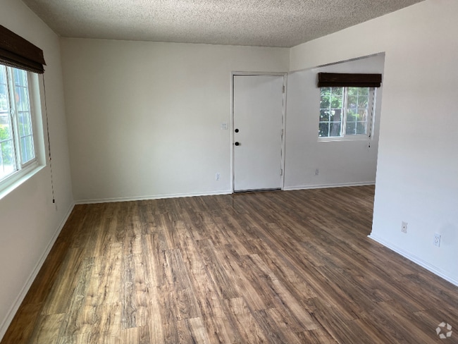 Building Photo - 39 S Venice Blvd Rental