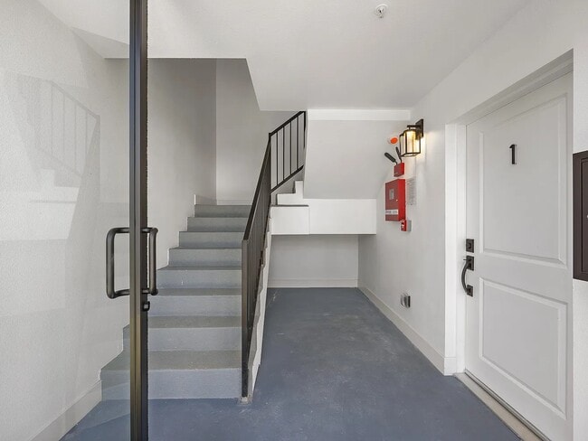 Photo - 1276 W 38th St Unit 1