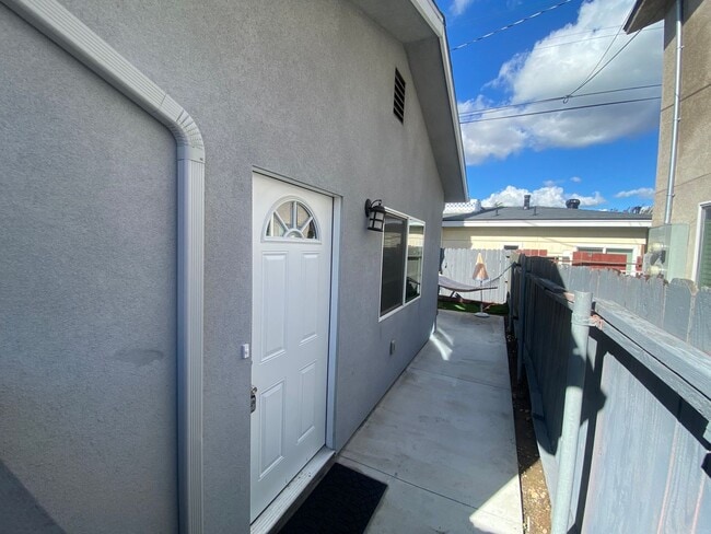 Photo - One Story 4BD/2BA w/ Private Yard!!