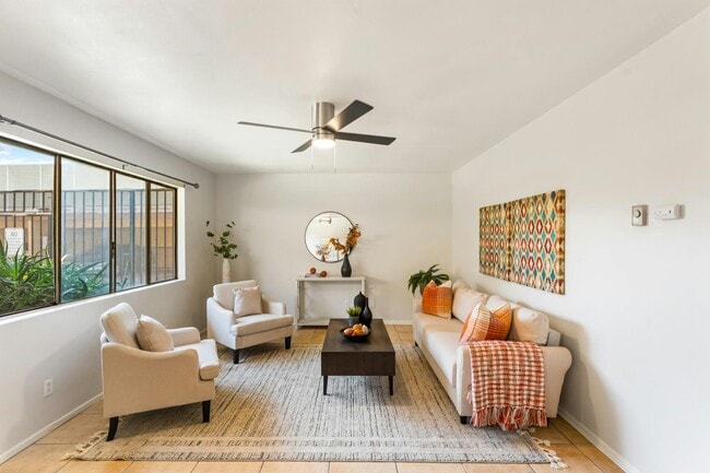 Building Photo - 5535 Ackerfield Ave Unit 10 Rental