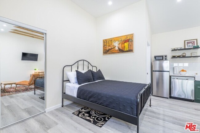 Photo - 10527 Bianca Ave