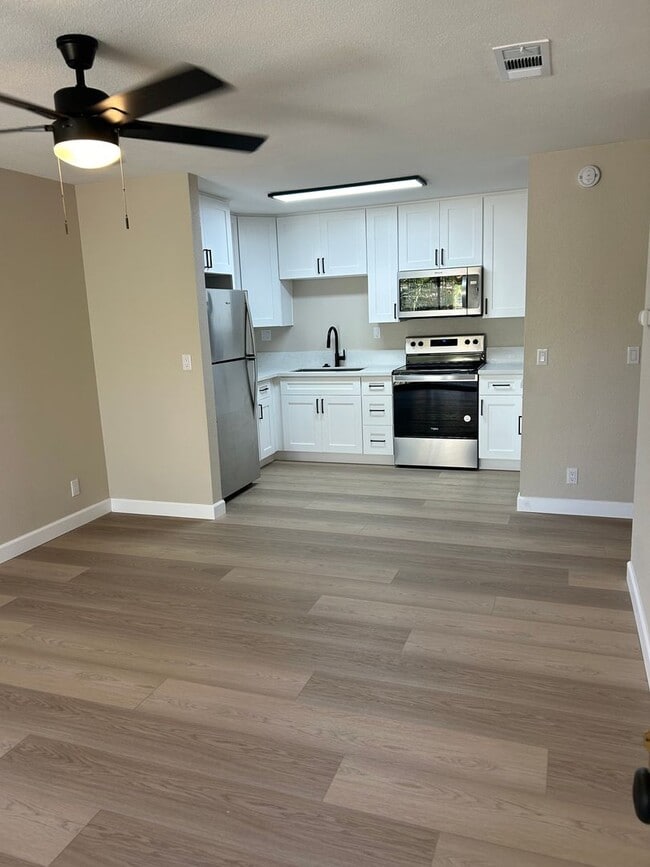 Photo - 745 E Bradley Ave