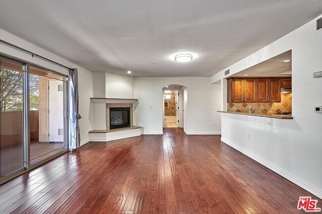 Photo - 4822 Elmwood Ave Unit 101