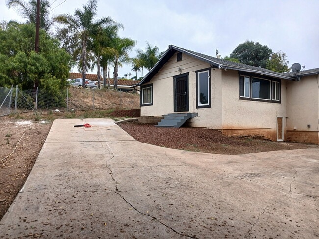 Building Photo - 2530 Cherimoya Dr
