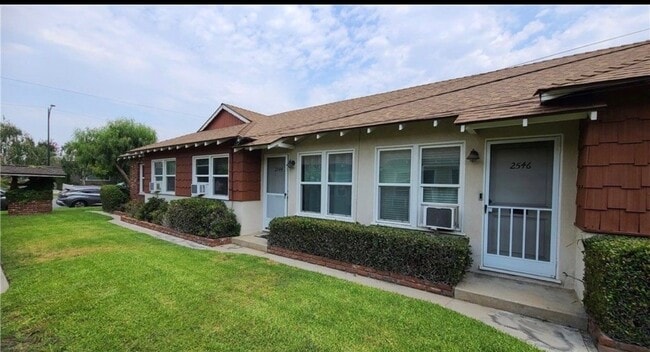 Building Photo - 2544 N Buena Vista St