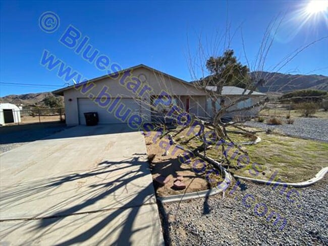 Building Photo - Just Listed in Apple Valley!!!