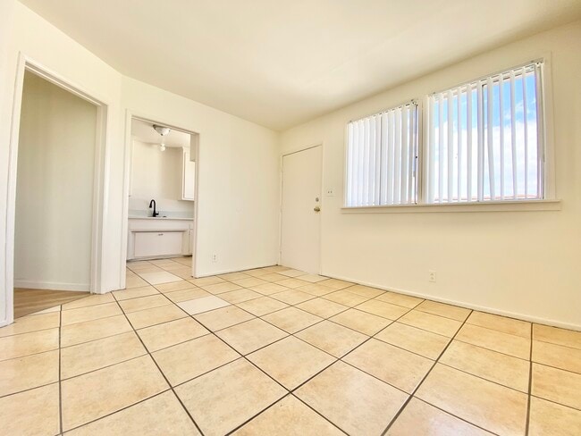 Photo - 1425 W Jefferson Blvd Condo Unit 1/2