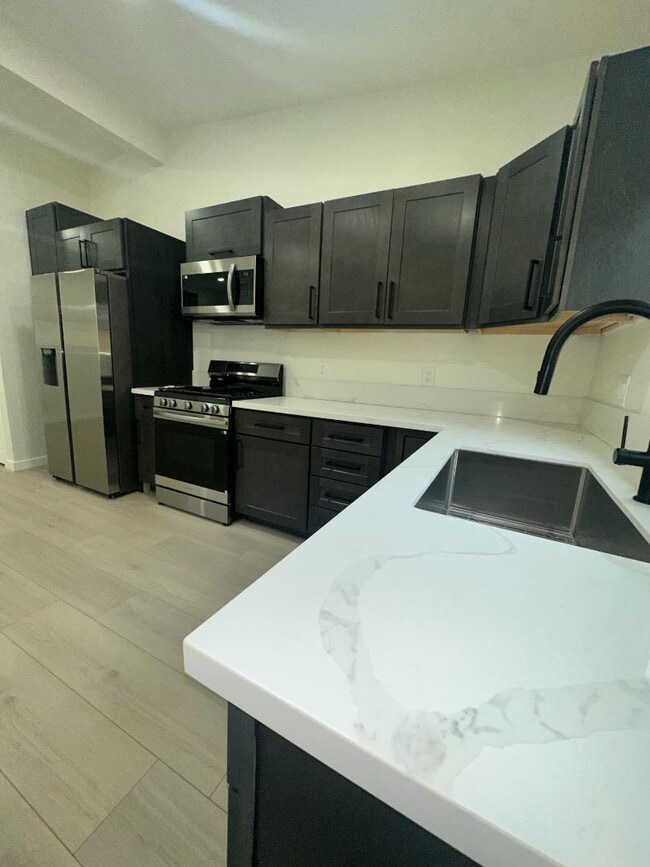 Building Photo - 6288 Broadmoor Dr Rental