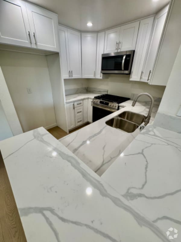 Building Photo - 12015 Kling St Rental