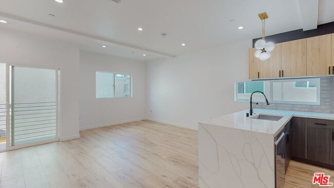 Photo - 16012 Cantlay St