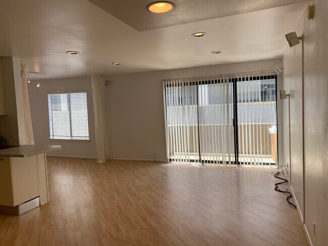 Photo - 2121 Beloit Ave Condo Unit 304