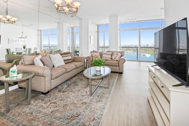 Building Photo - 1820 Avenida Del Mundo Unit Vacation Rental