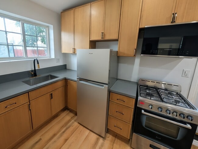 Photo - 2125 Carmona Ave