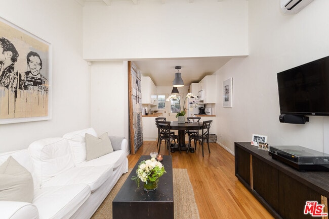 Photo - 11421 Burnham St