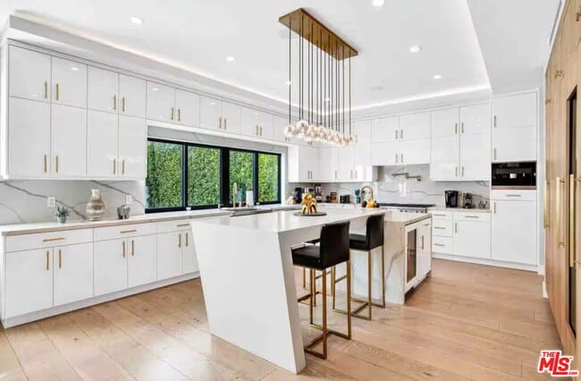 Photo - 13812 Cumpston St