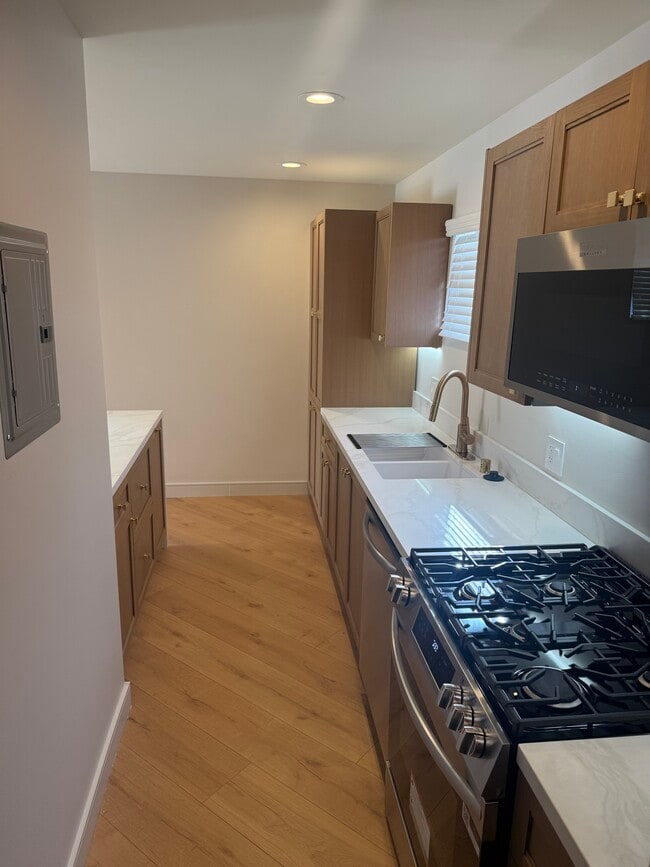 Photo - 3523 W 59th St