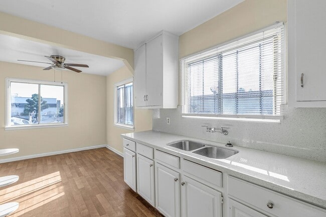 Building Photo - 10627 1/2 S Vermont Ave Unit 1