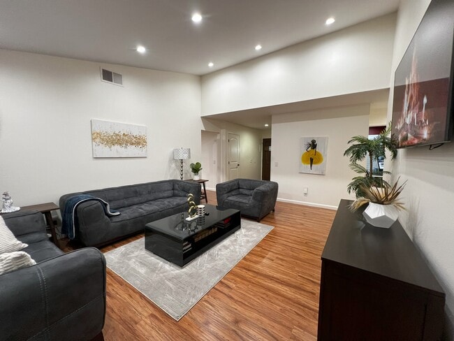 Photo - 18411 Algiers St